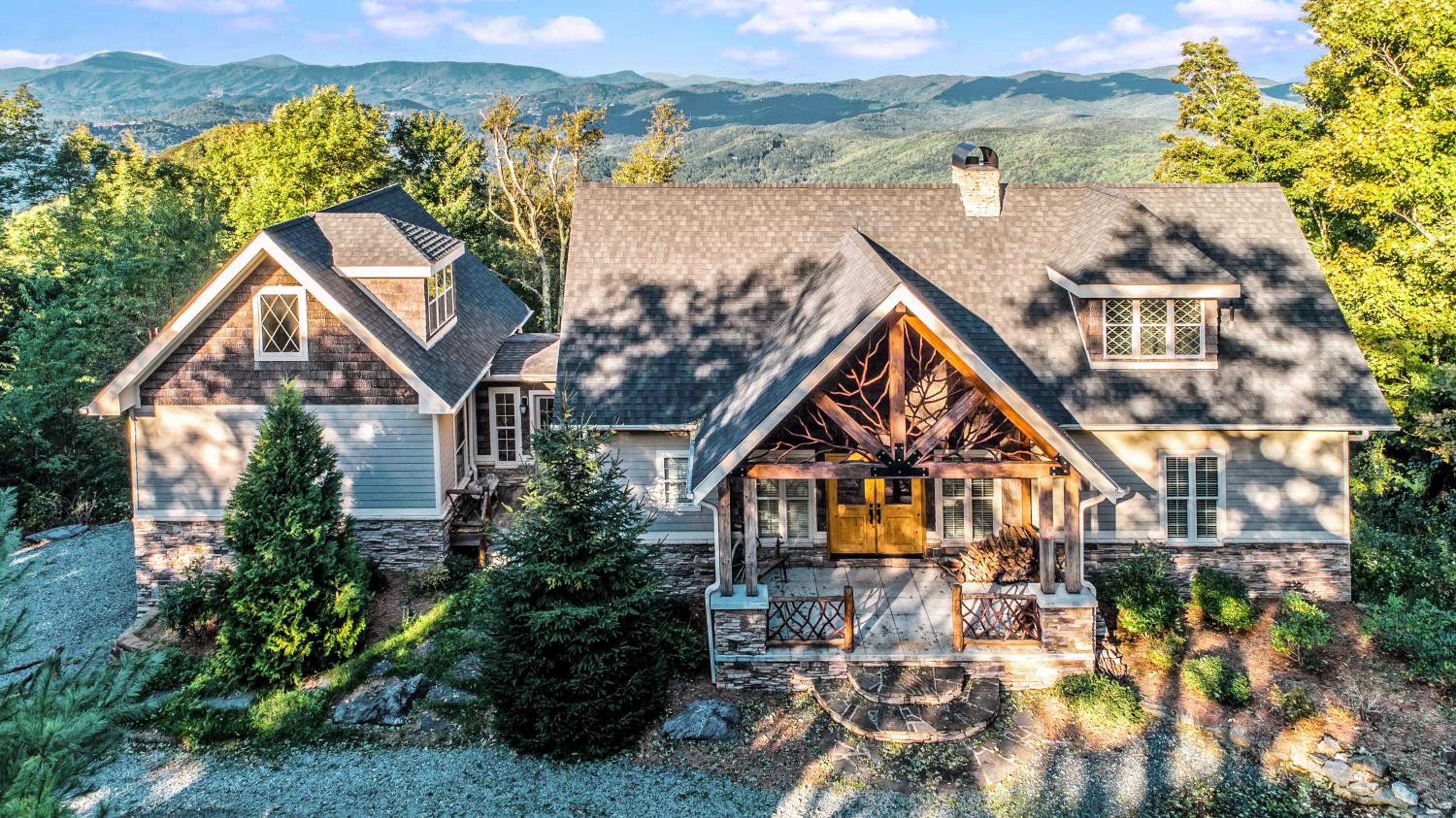 Hotel Heaven's Peak - Image 1