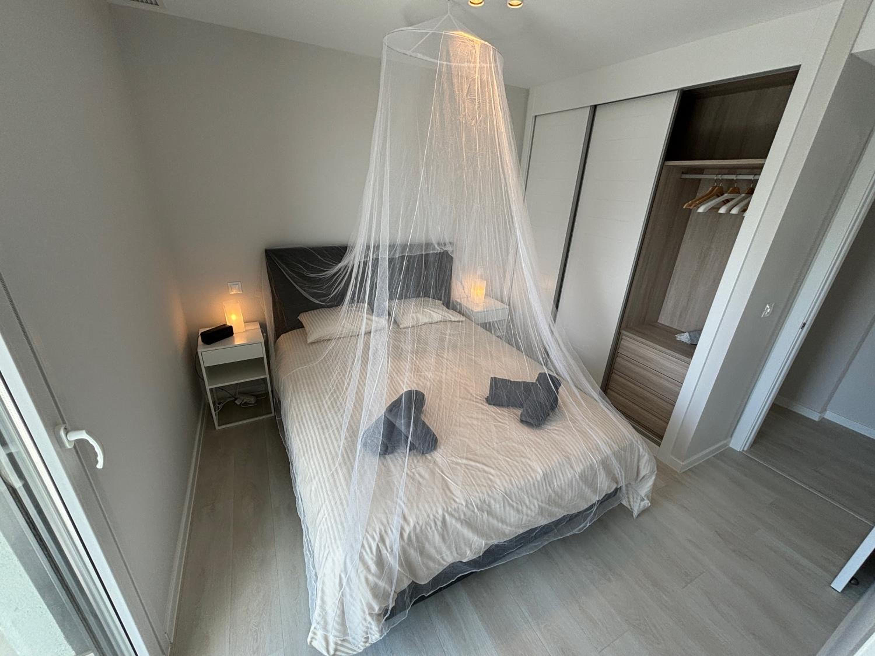 New penthouse with sunny beach view