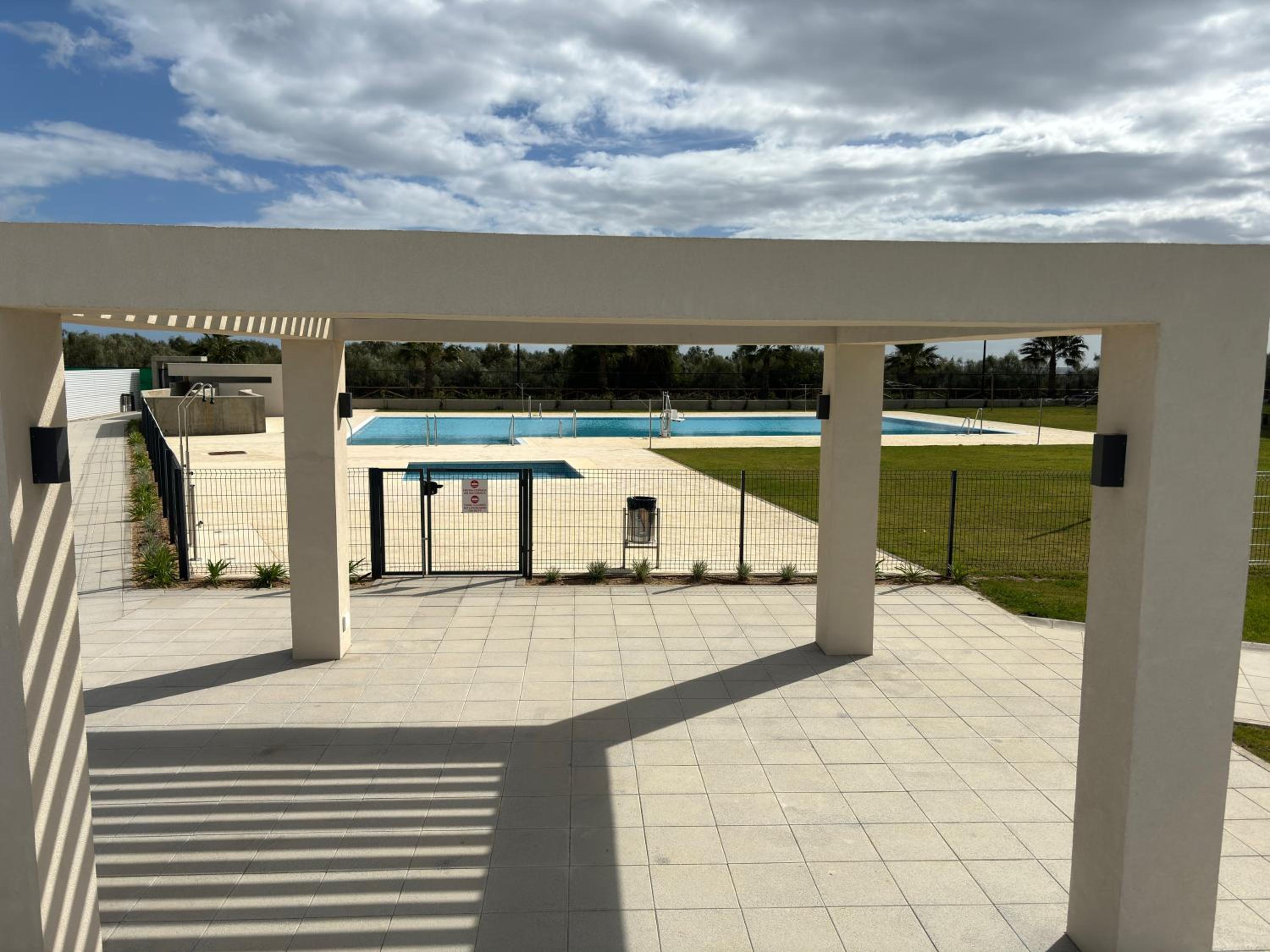 New penthouse with sunny beach view