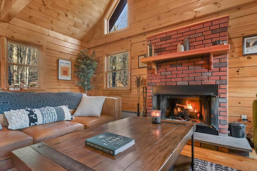 Lakefront Log Cabin, Private Lake Access w/Peloton view 3