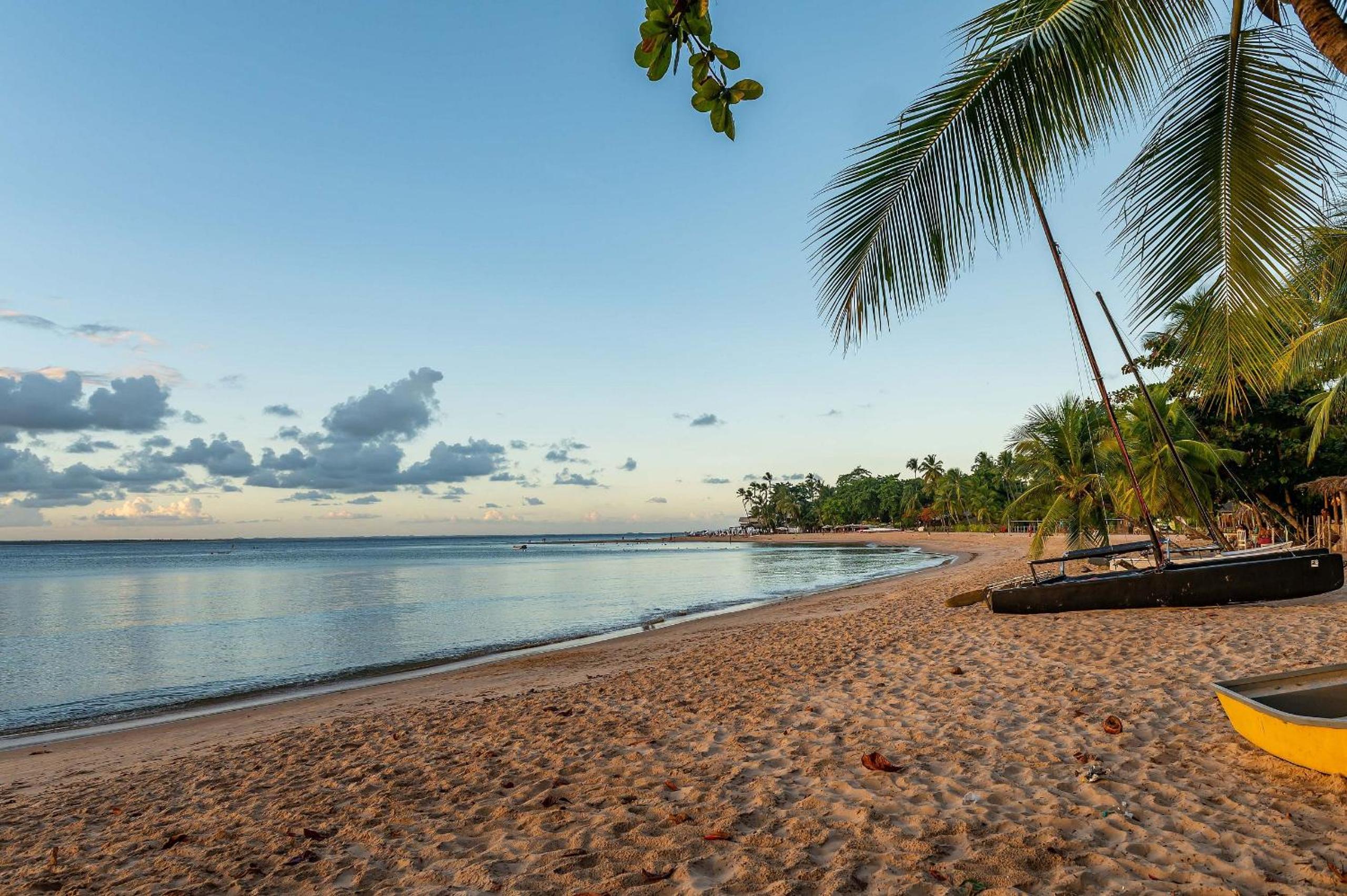 Viva o Luxo na Melhor Praia da Bahia! Pé na Areia!