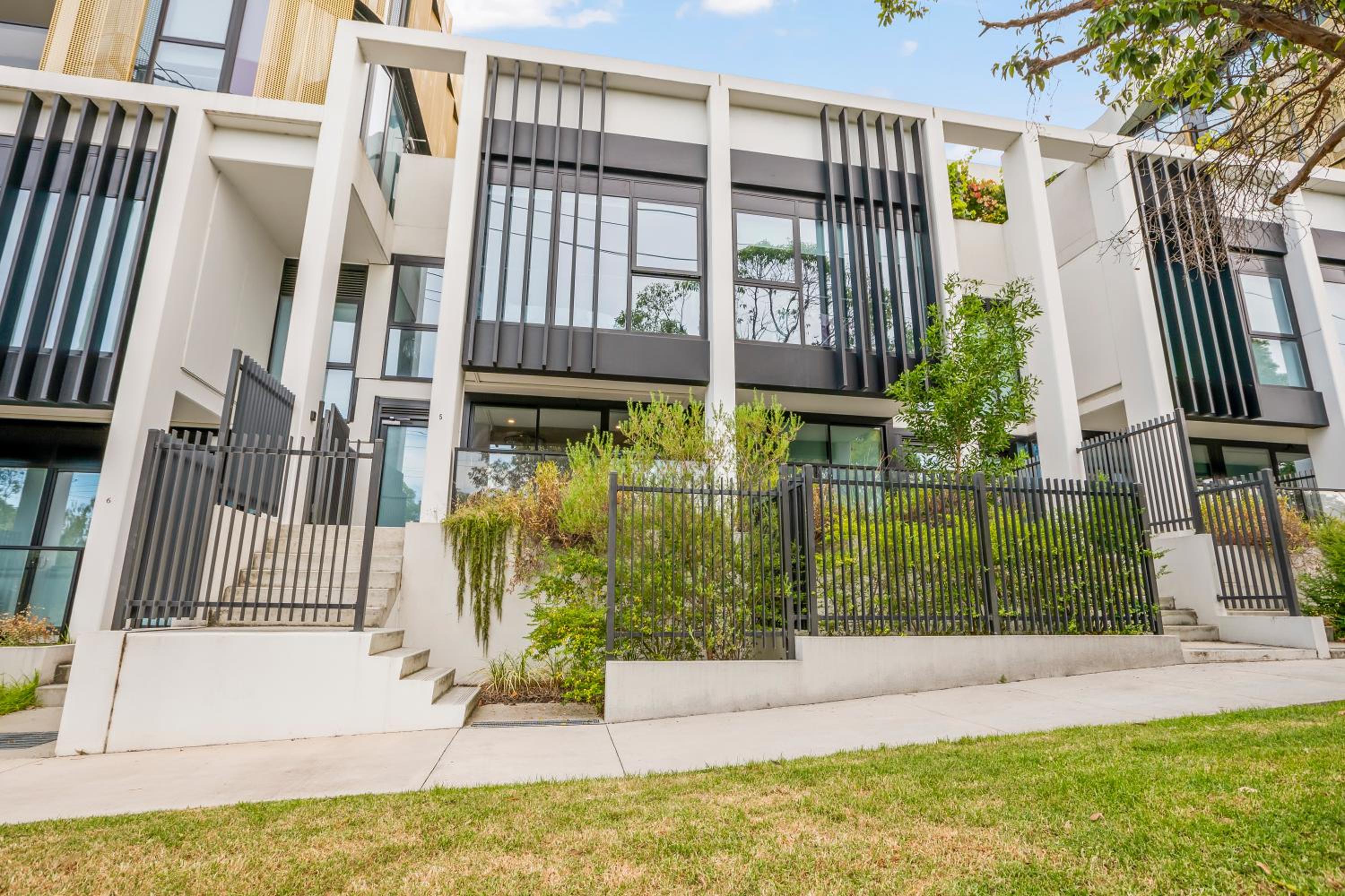 StayAU Modern 2BR Townhouse w/ pool