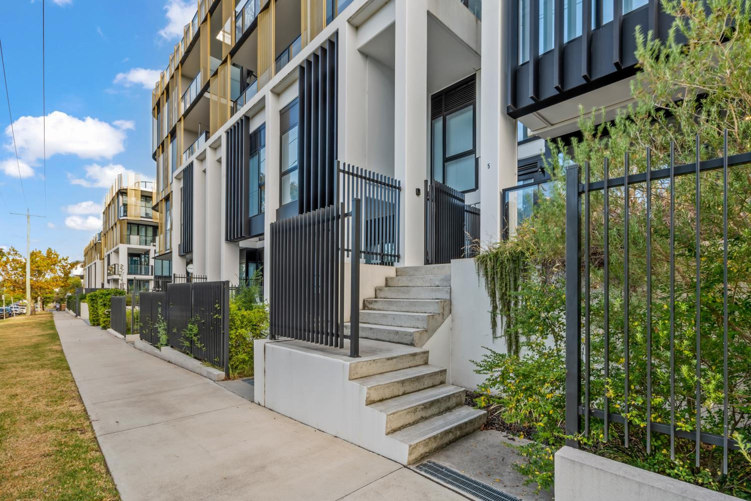StayAU Modern 2BR Townhouse w/ pool