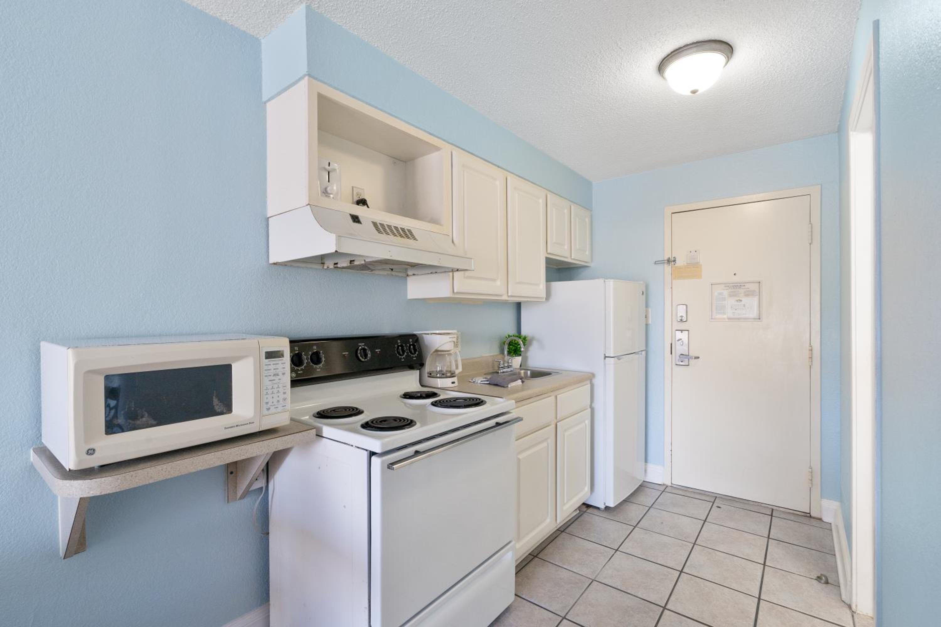 Budget Friendly Oceanview Studio, Sleep 4! view 3