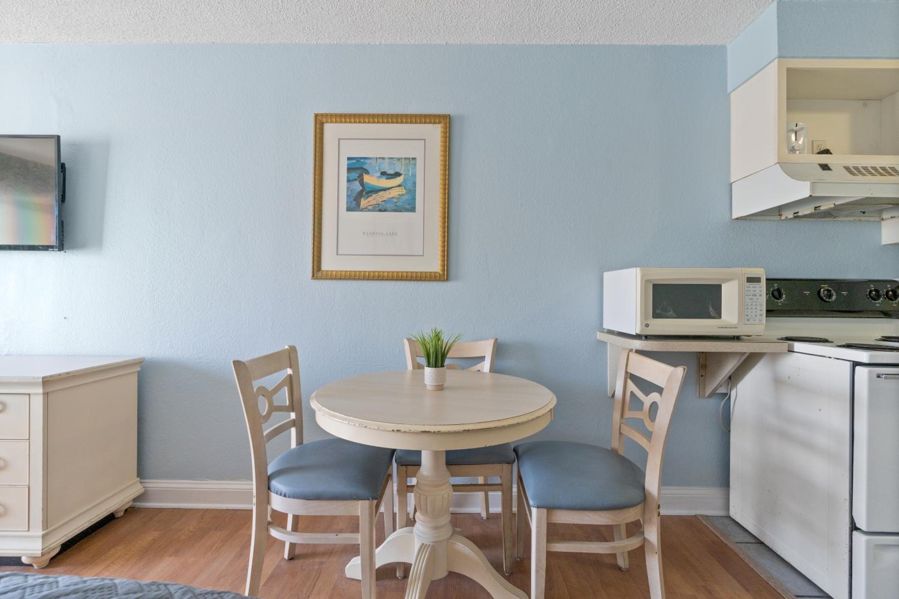 Budget Friendly Oceanview Studio, Sleep 4! view 5