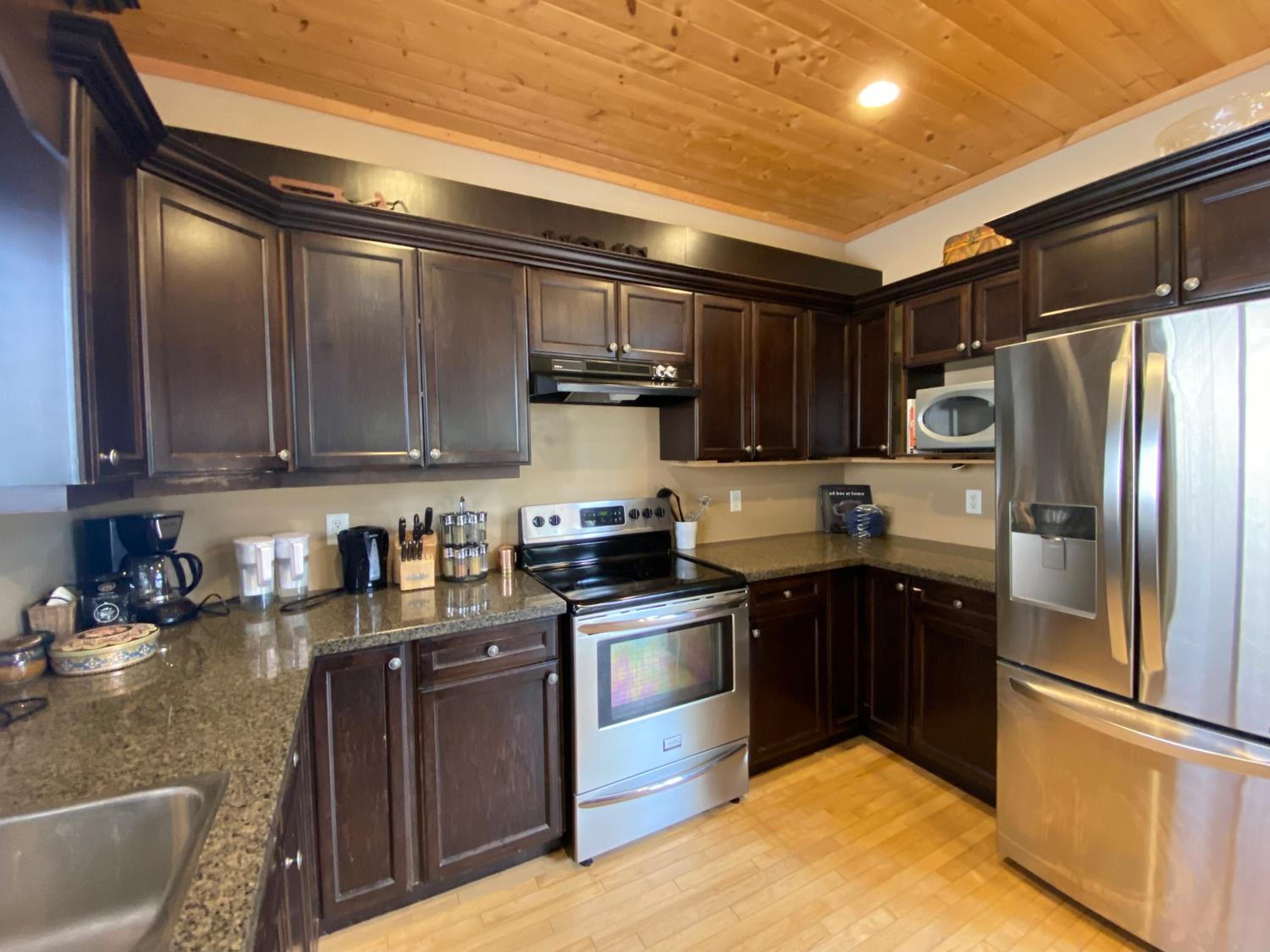 Sun Peaks Vacations - Morrisey Chalet at Sun Peaks - Property Image 7
