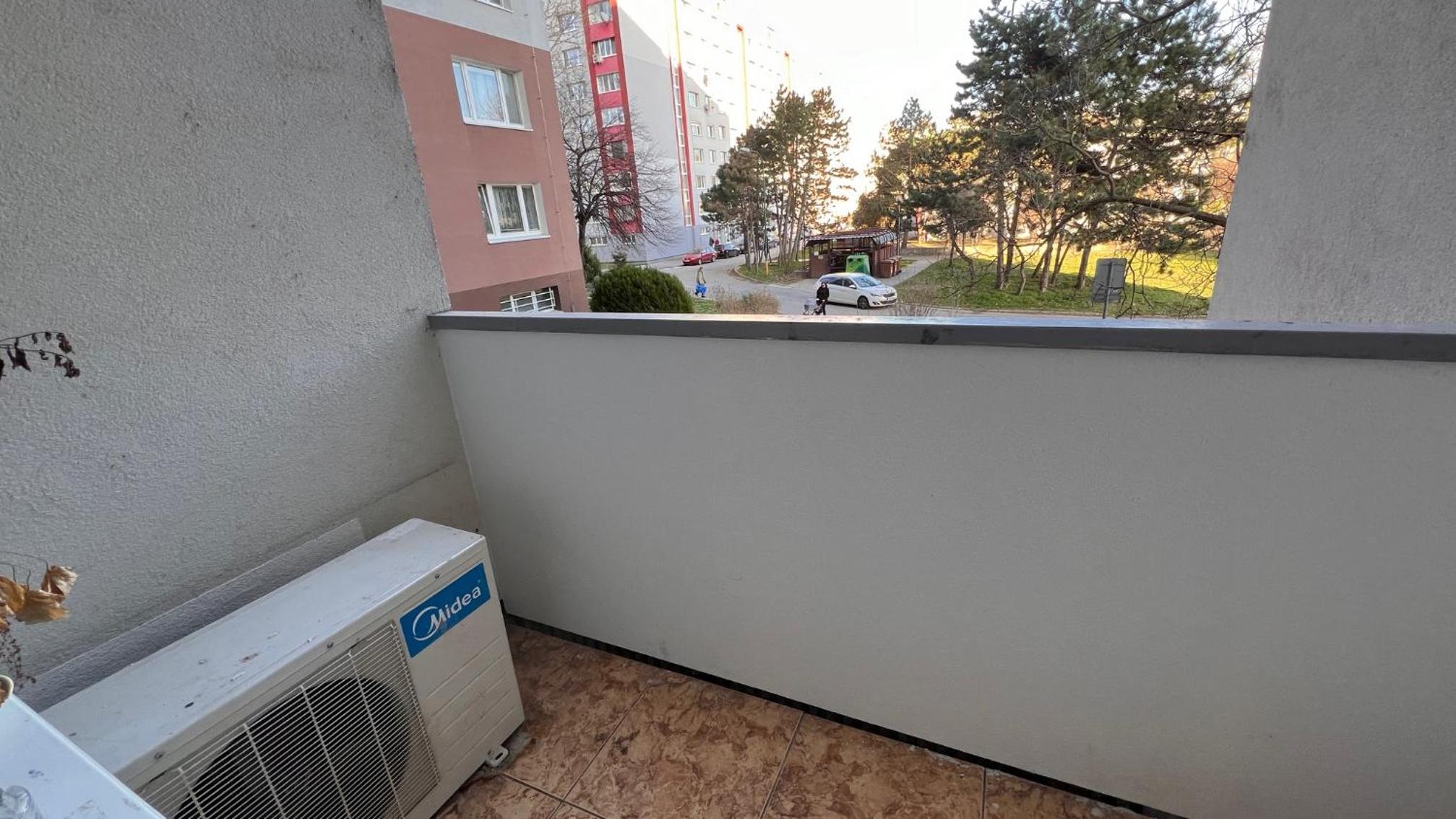 Air conditioned 3 room apartment, near Technopol view 3
