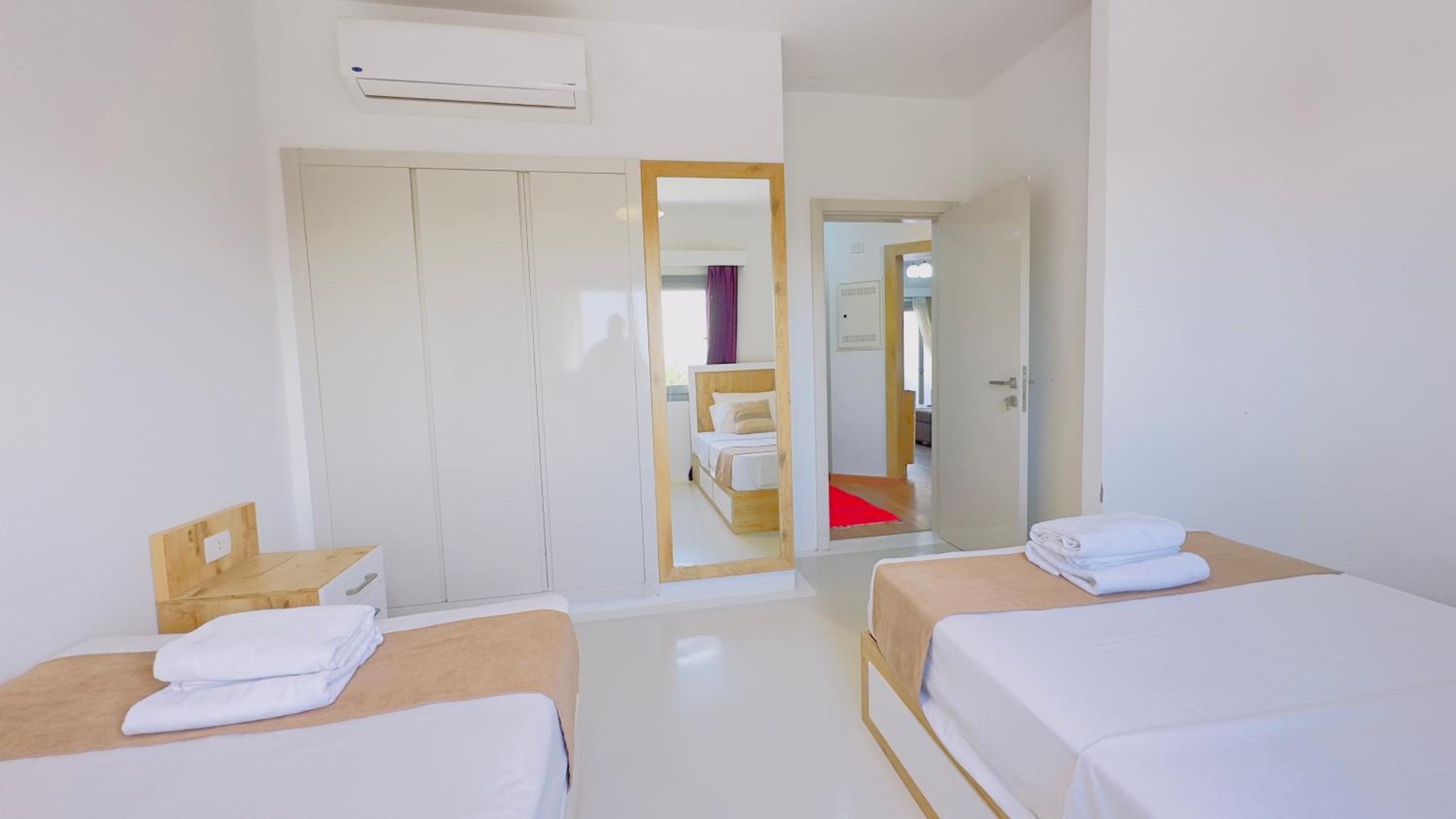 Luxury 3 bedroom in swan lake view 4