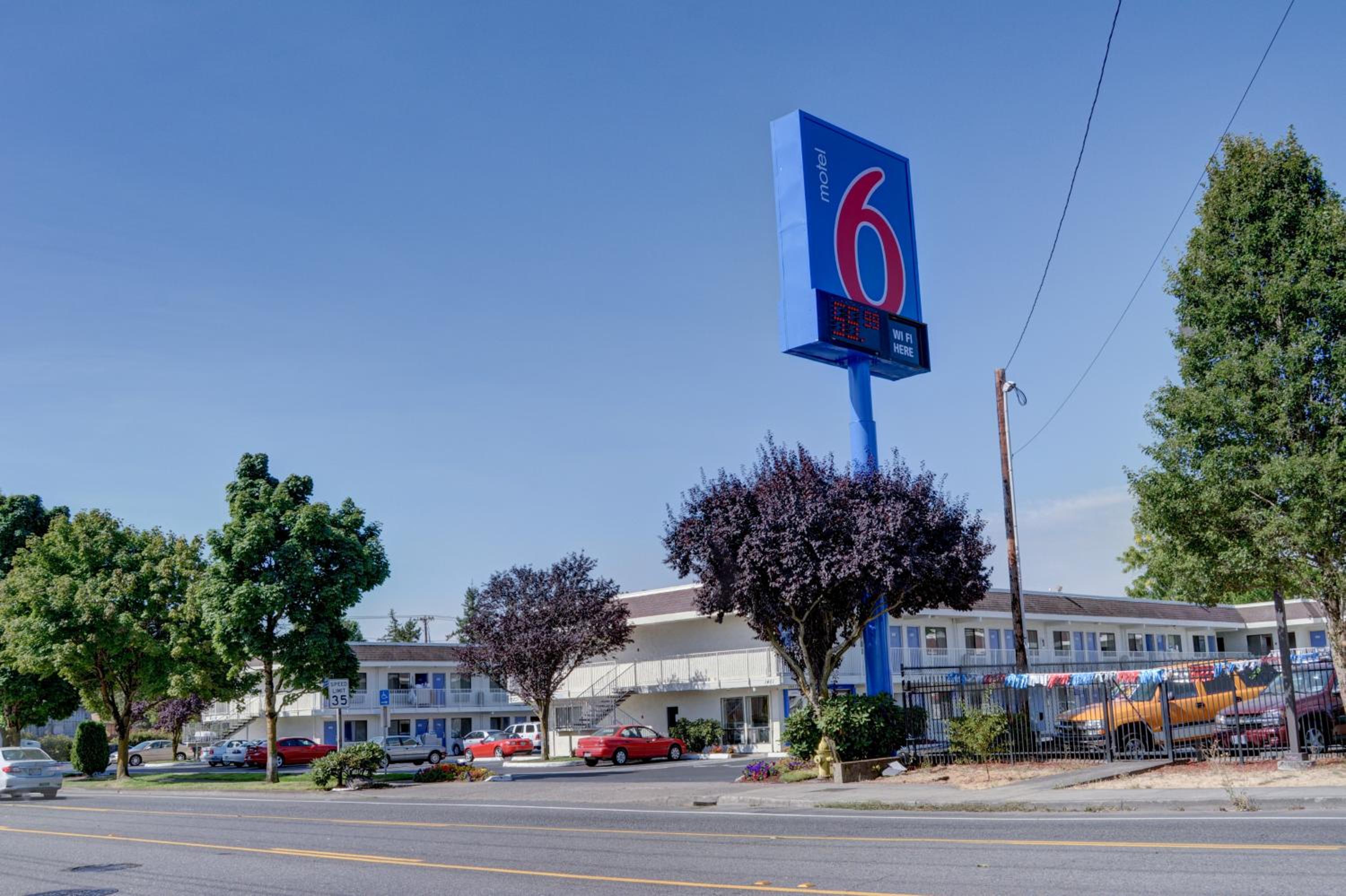 Motel 6-Salem, OR