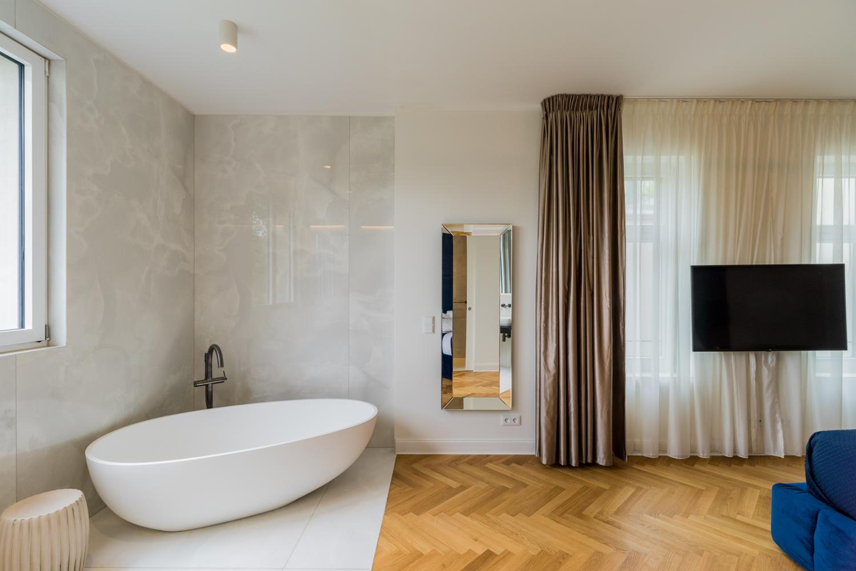 Spacious Apartments In Mitte- Feel The Citycenter