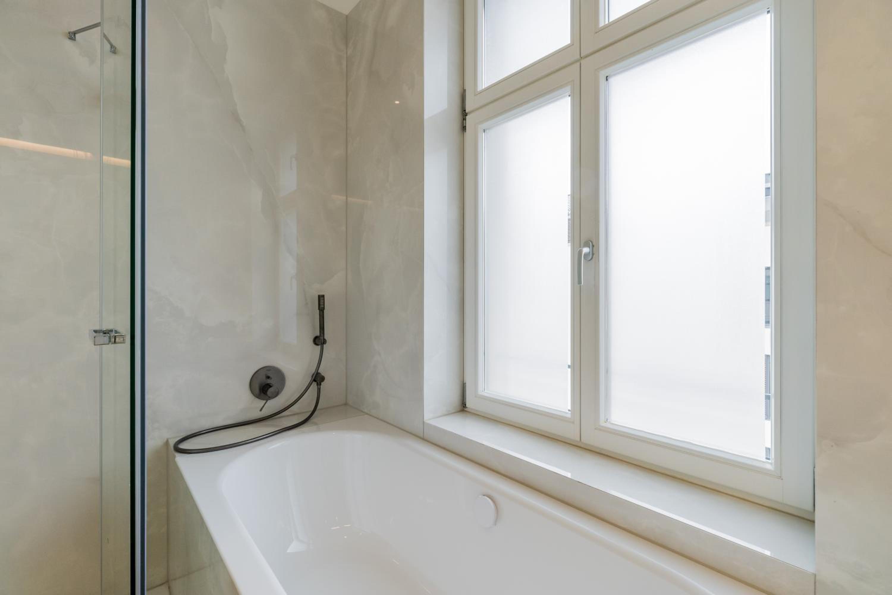 Spacious Apartments In Mitte- Feel The Citycenter
