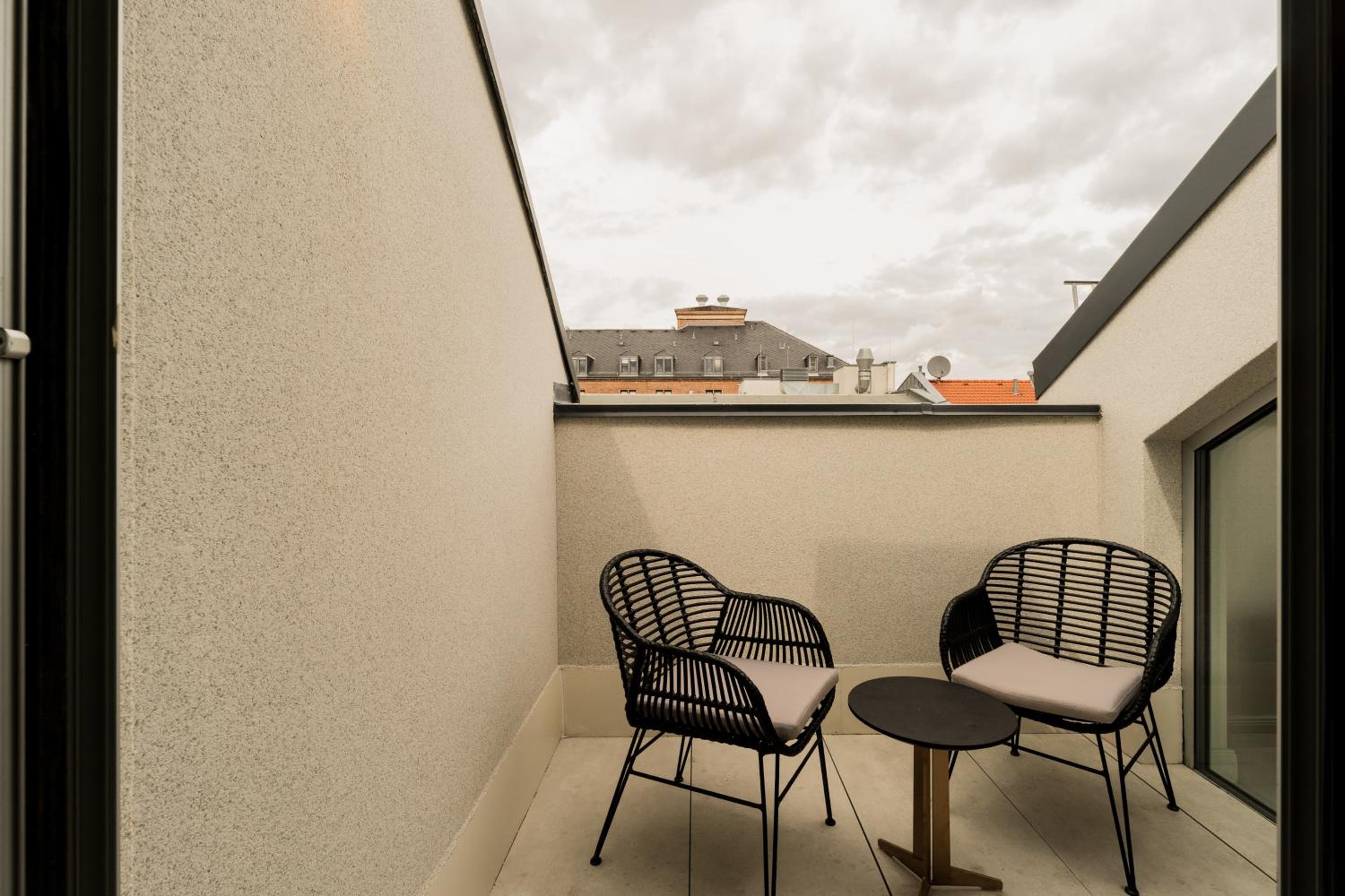 Spacious Apartments In Mitte- Feel The Citycenter