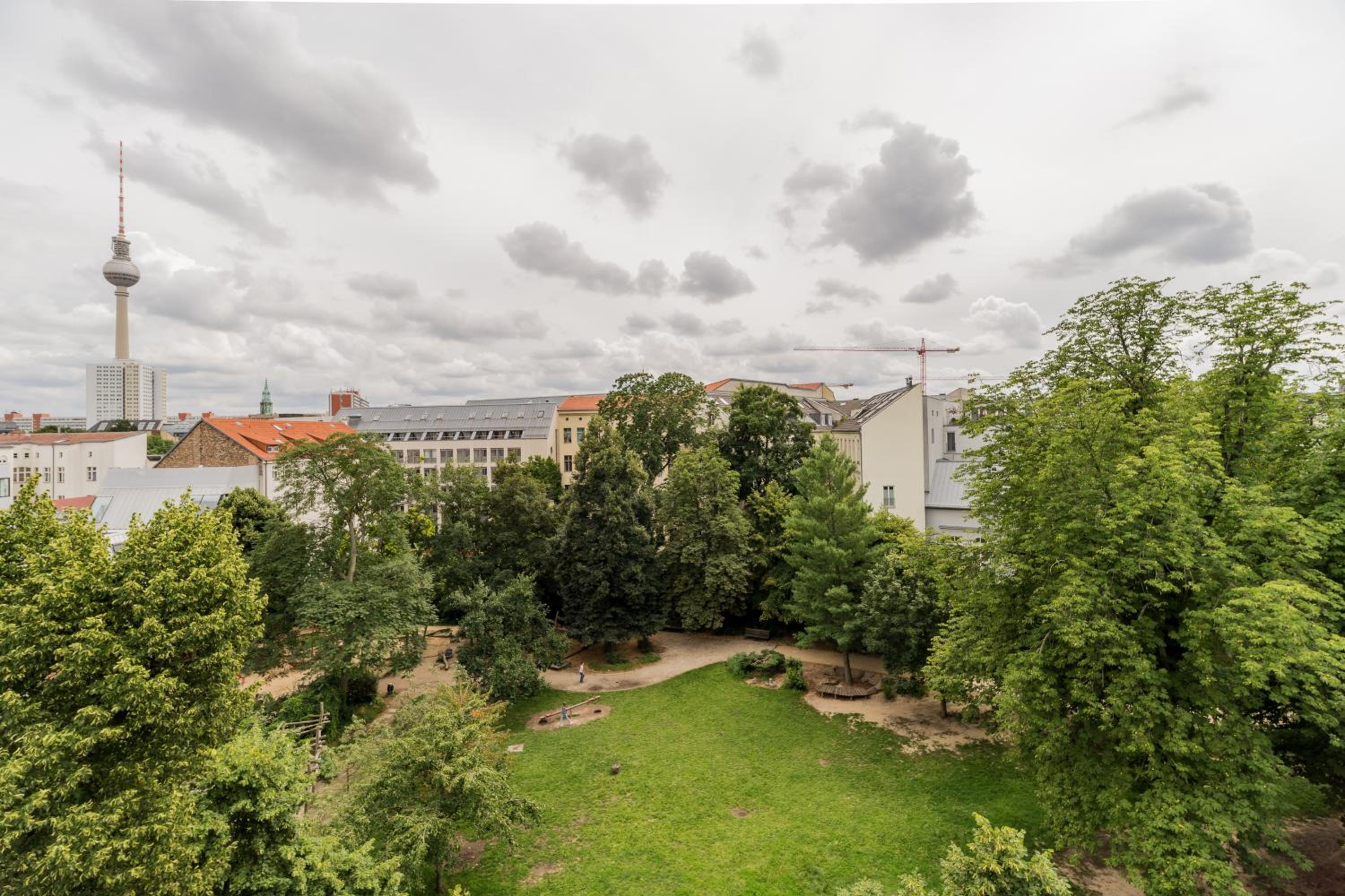 Spacious Apartments In Mitte- Feel The Citycenter