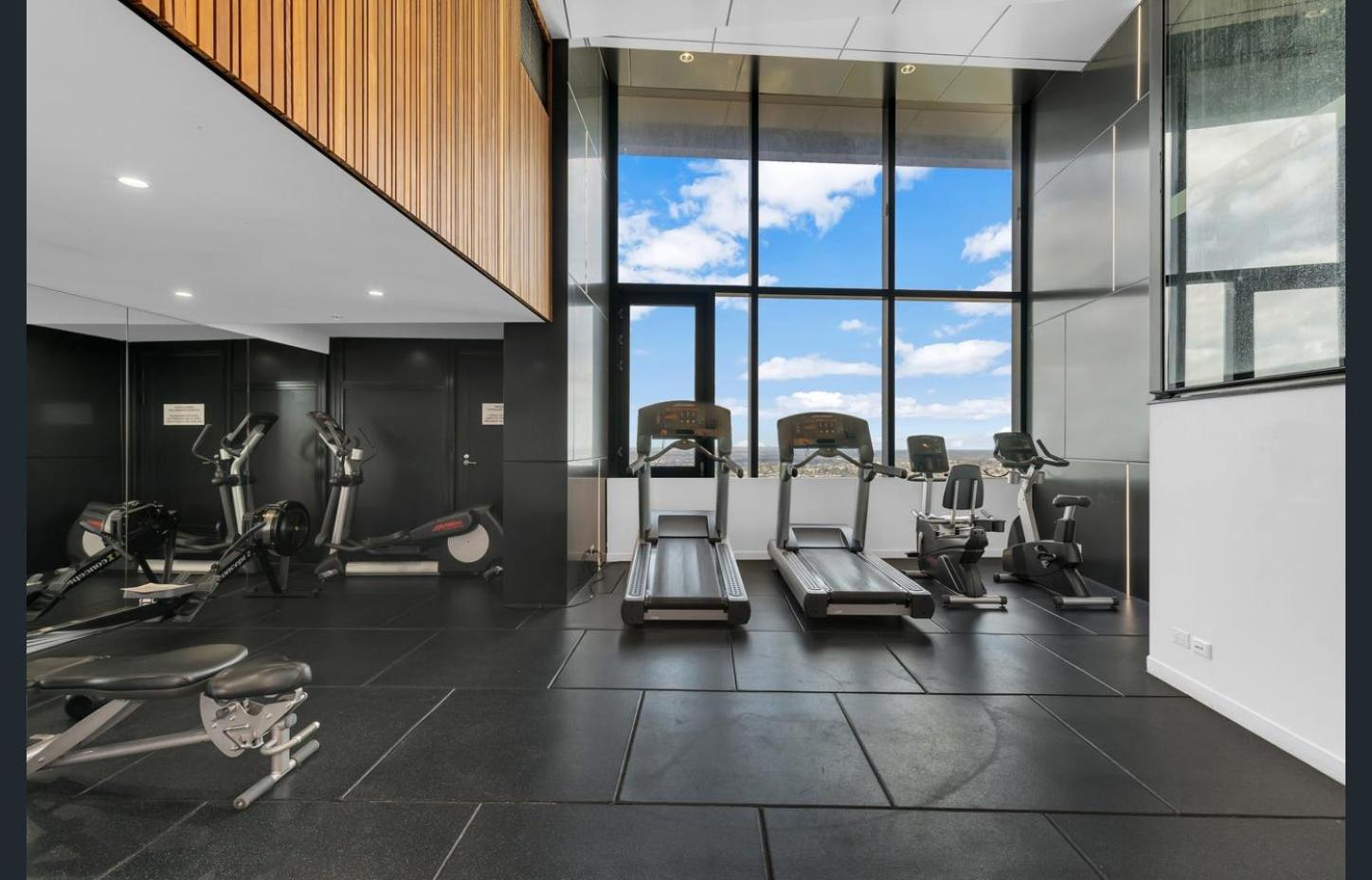 1BR Apt in the Heart of the City w Stunning View