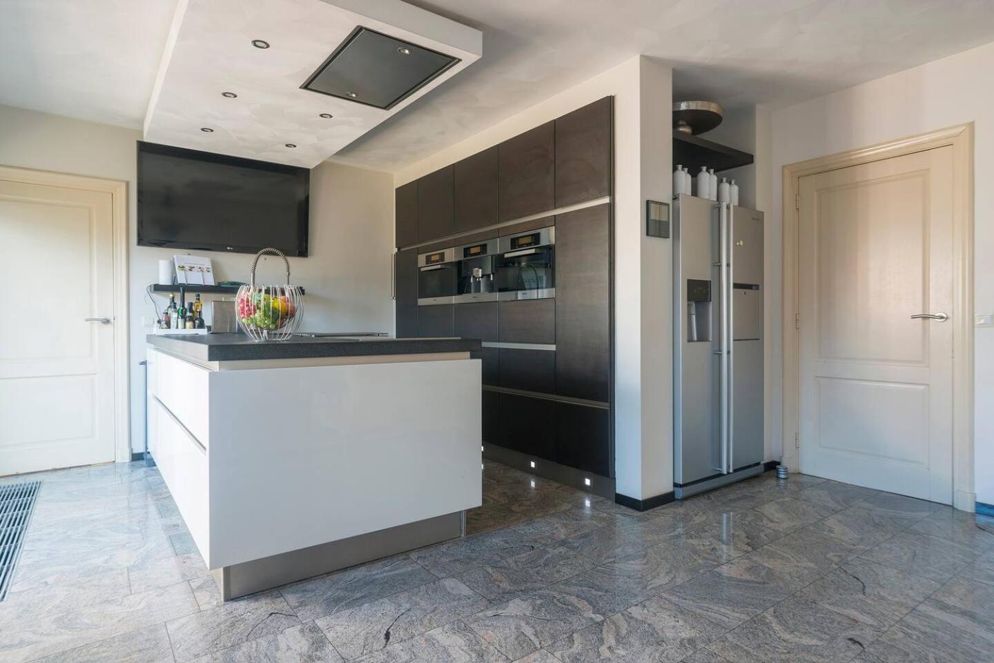 House Xxl Free Parking 3 Bedrooms view 2