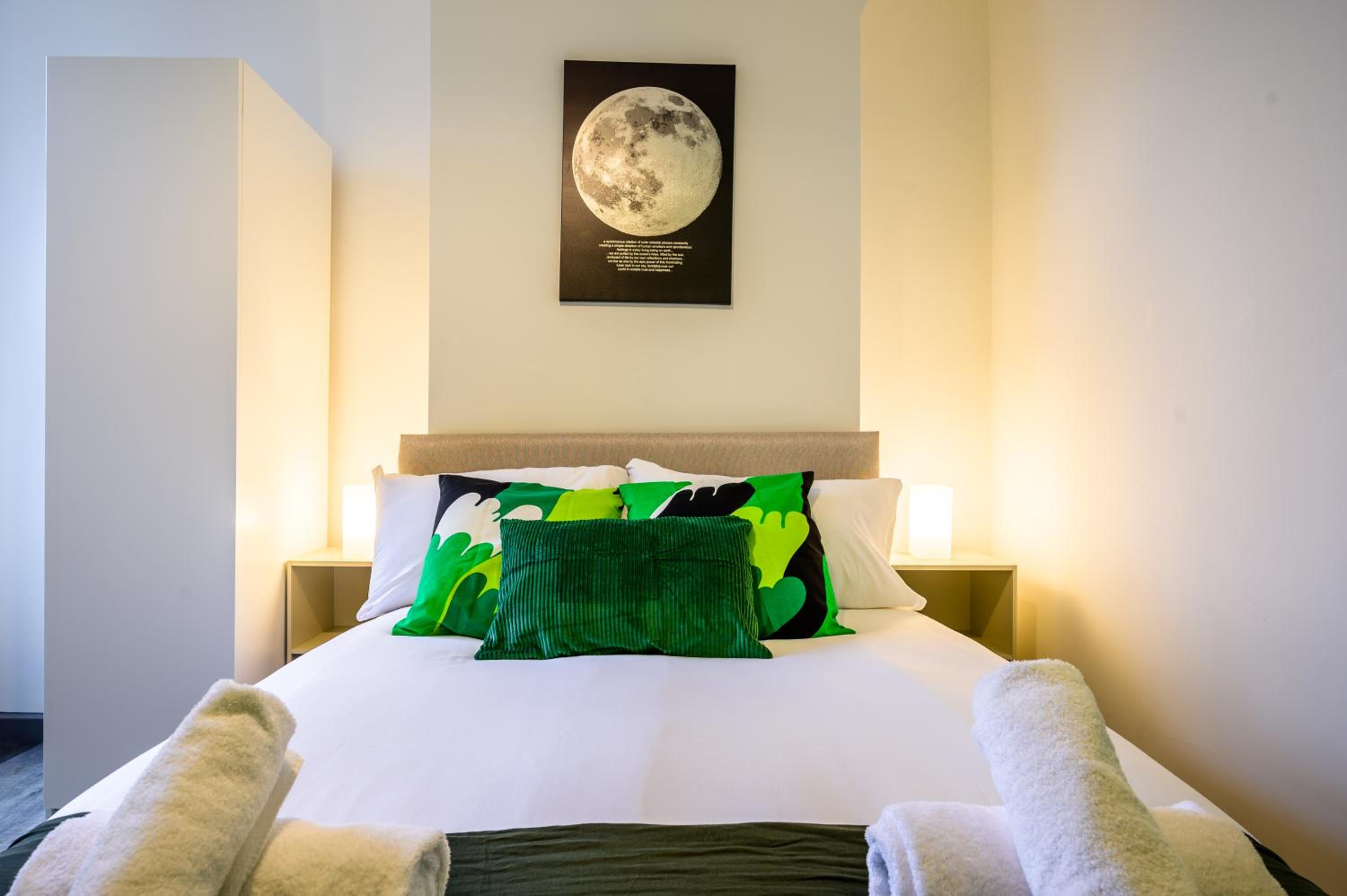 Manchester Serviced Accommodation NorthernNightzzz - The Park view 5
