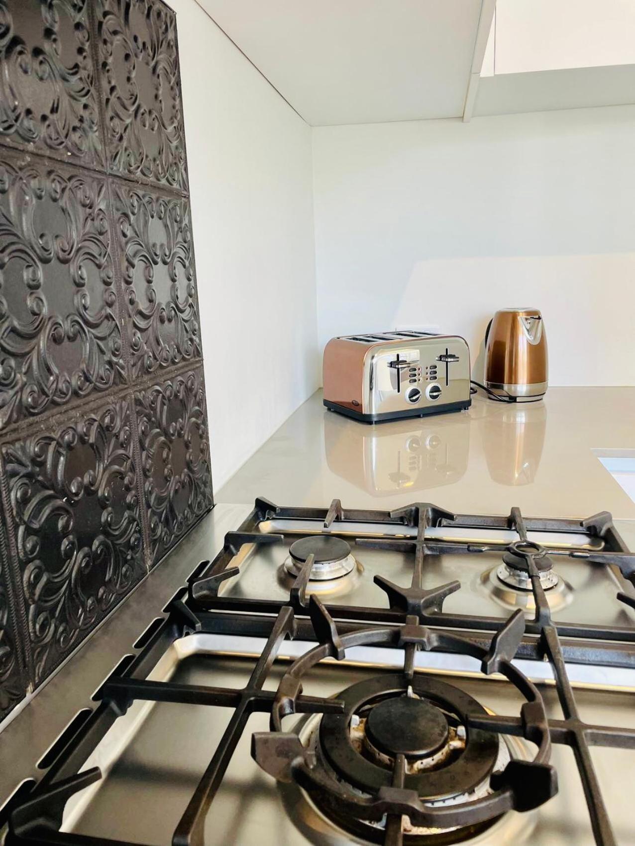 Spacious Mission Bay Villa 100m to the beach, seaview, private garden, Netflix view 2