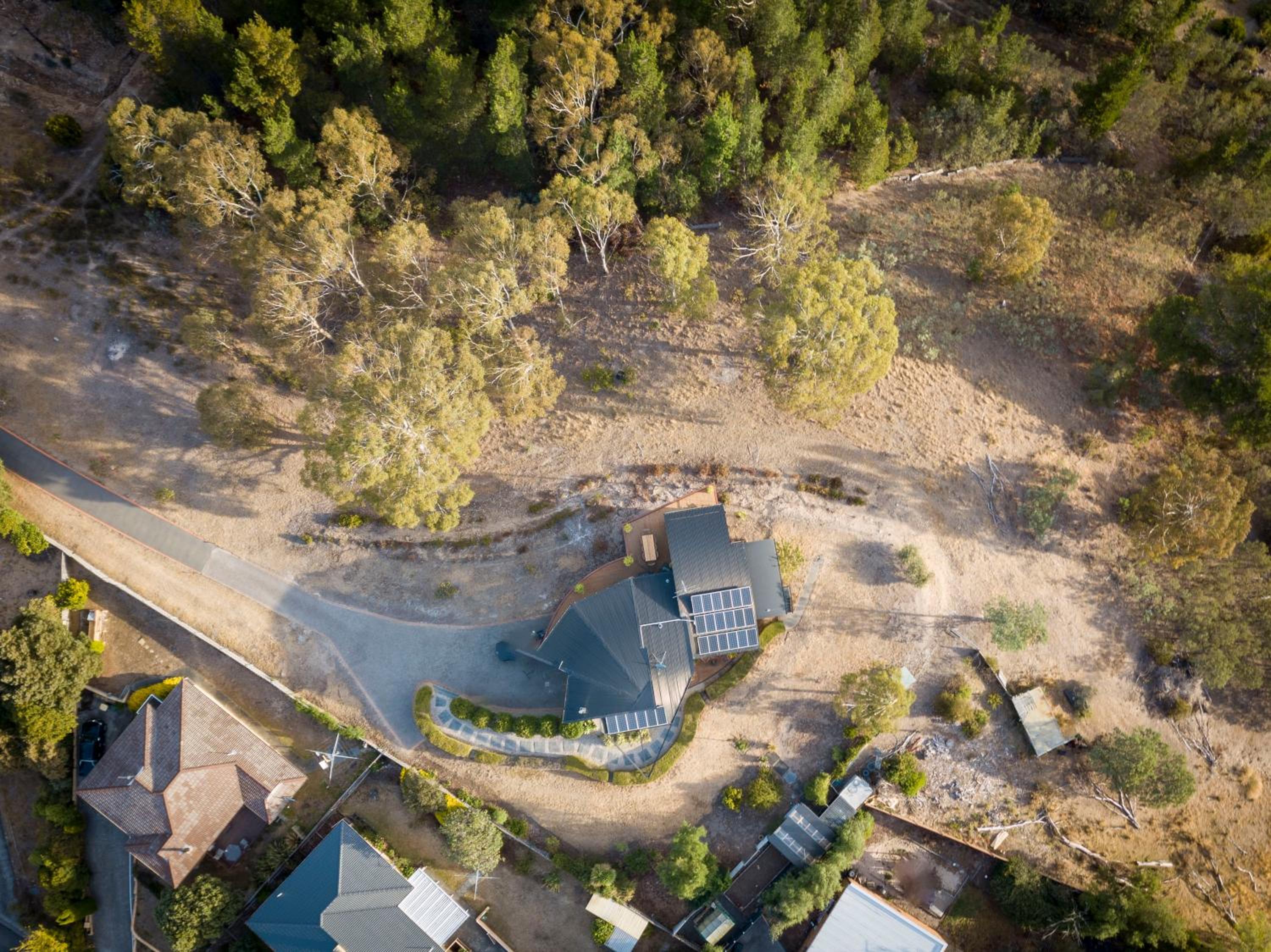 Tree Top Views - Magnificent 4 Bedroom House - 3 Minutes to MONA