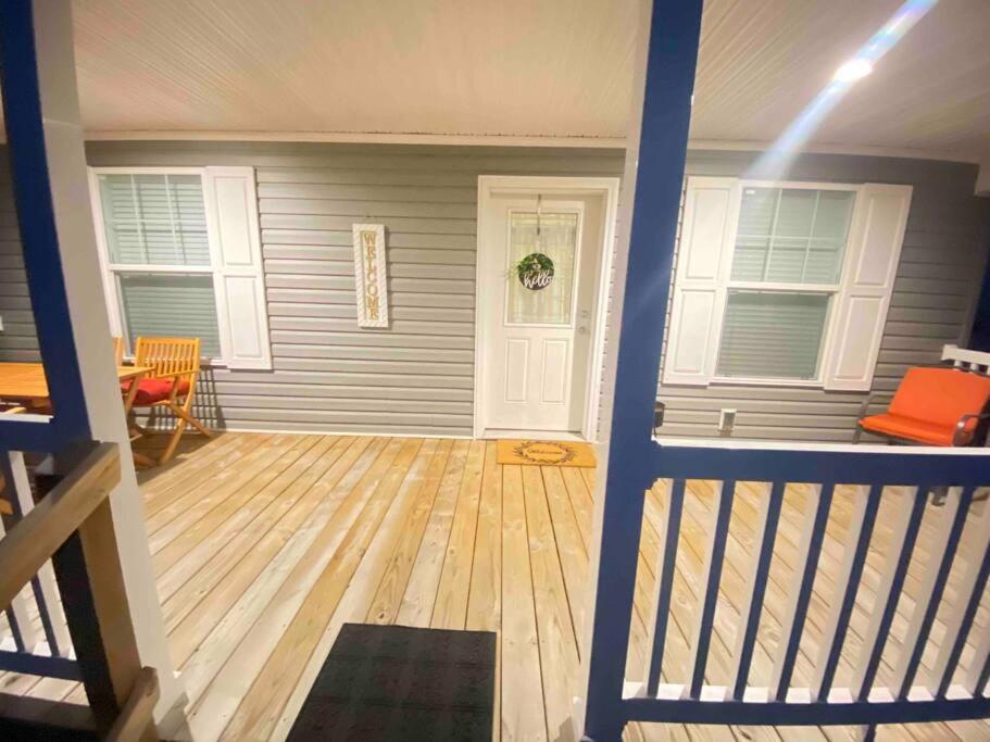 Hotel 3 Bedroom in Hocking Hills w King Bed Logan Ohio - Image 1