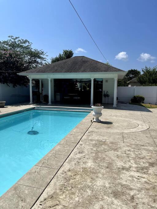 Spectacular Backyard Oasis Awaiting You