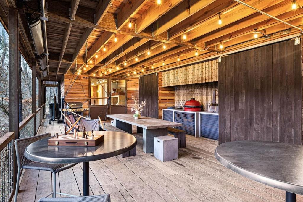 Longhaus: Modern Minimalist Luxury Home: Firepit, outdoor kitchen, pets view 3