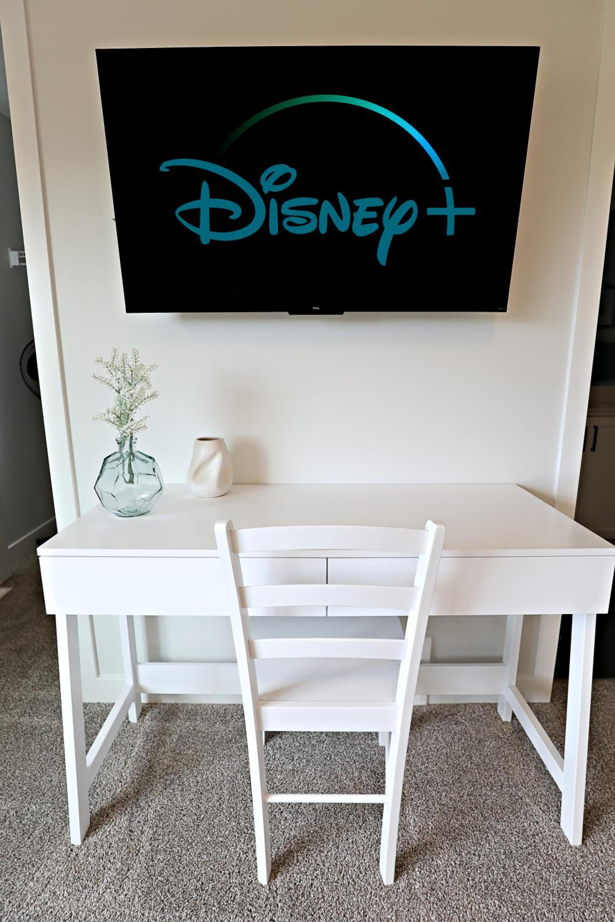Stylish Home with AC, 3 King Beds, Garage, Disney