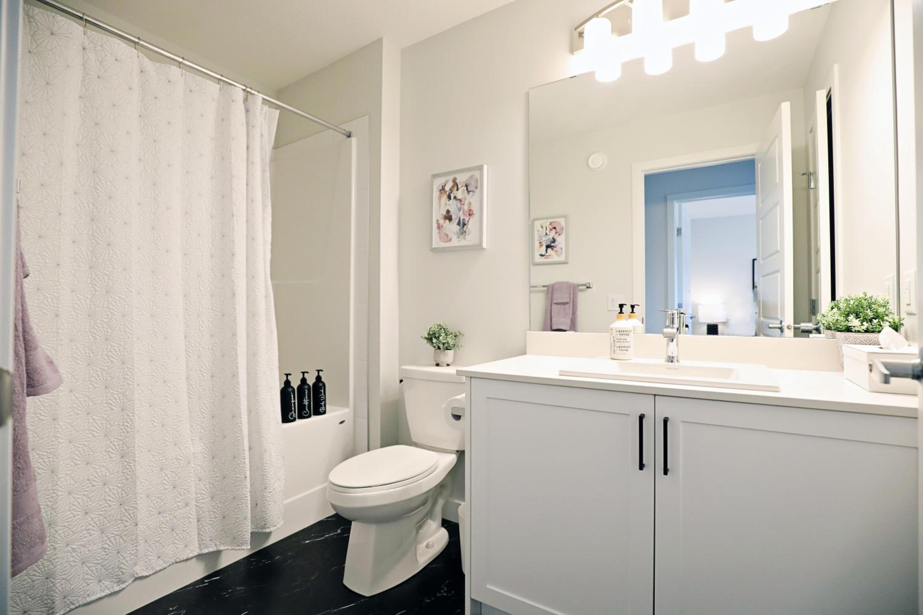 Stylish Home with AC, 3 King Beds, Garage, Disney