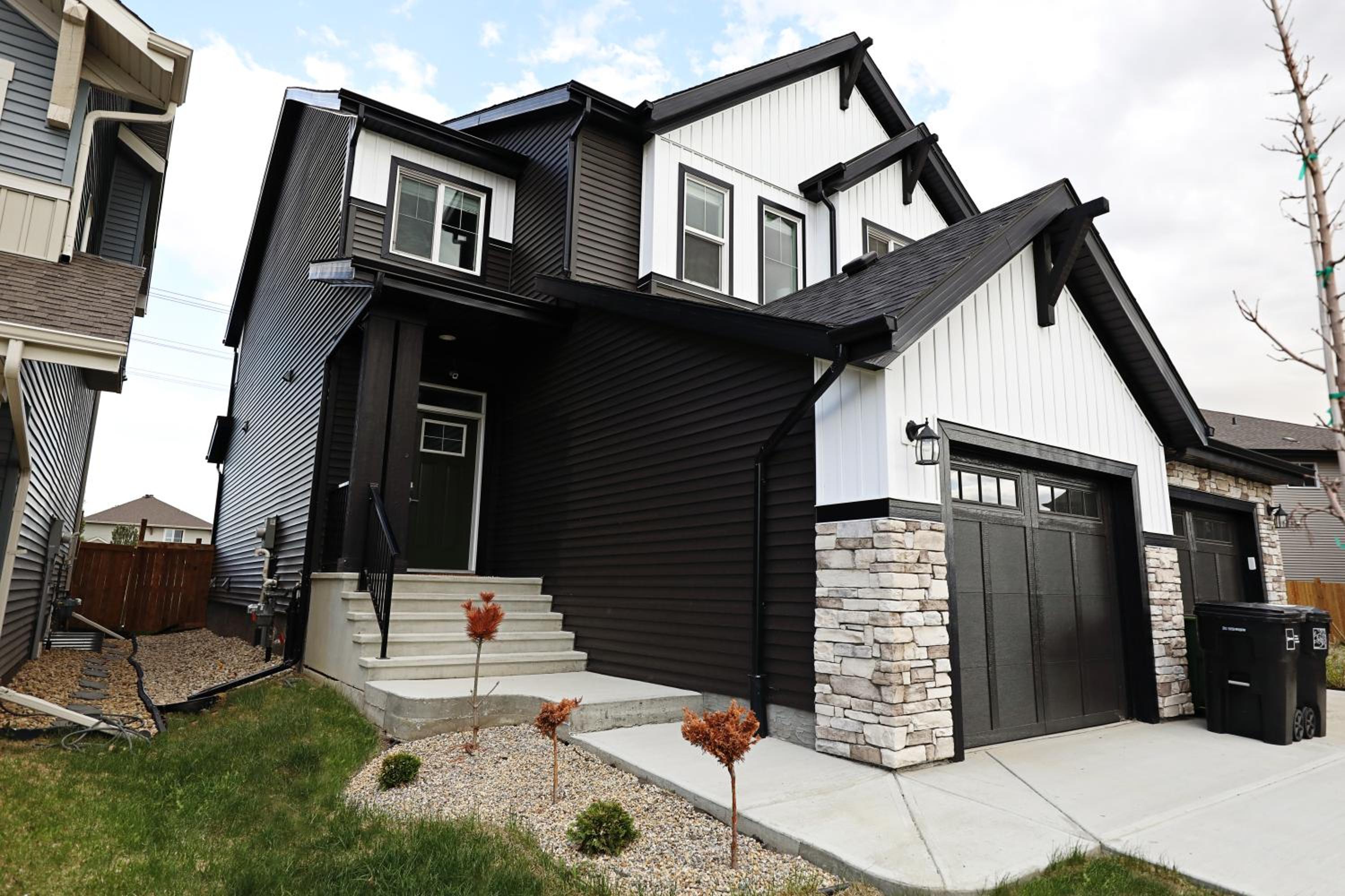 Stylish Home with AC, 3 King Beds, Garage, Disney