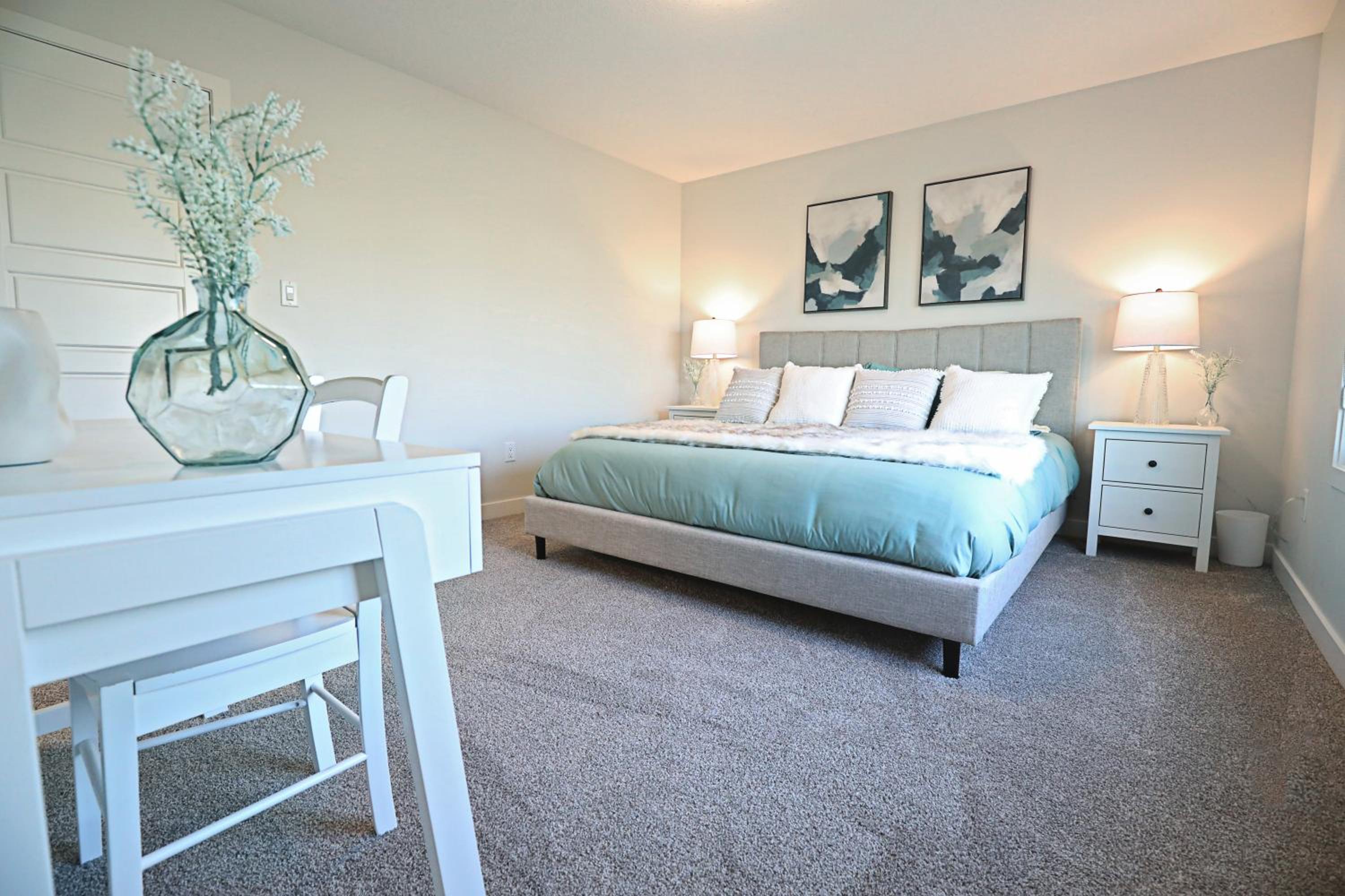 Stylish Home with AC, 3 King Beds, Garage, Disney