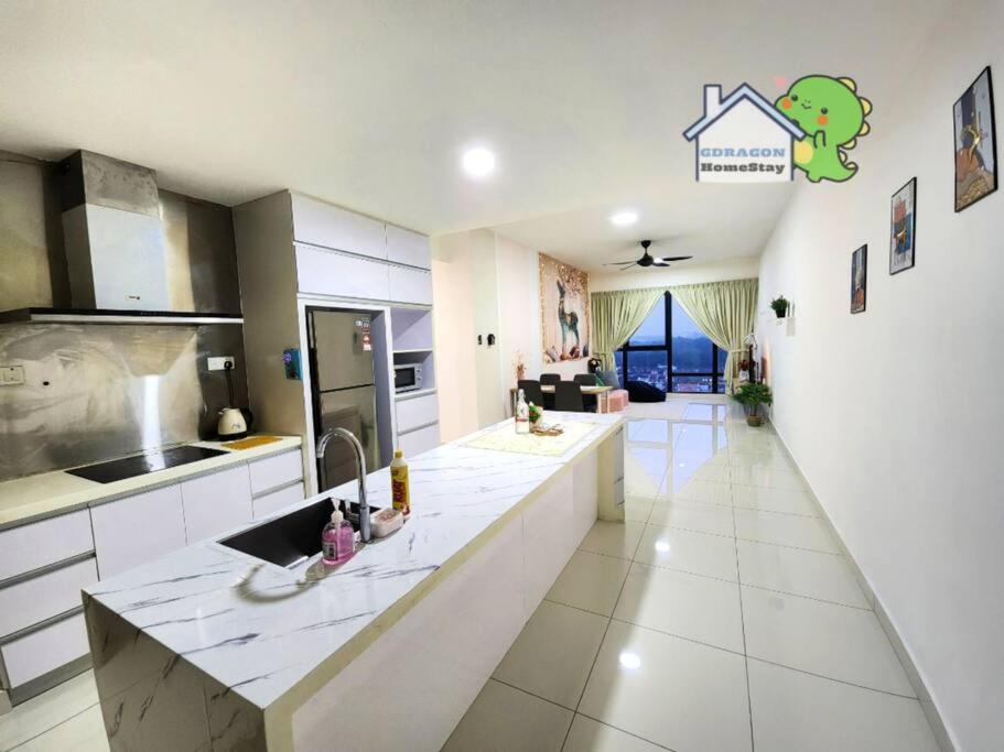 Mosaic Southkey 3BR near to mid-valley mega mall by Gdragon Homestay
