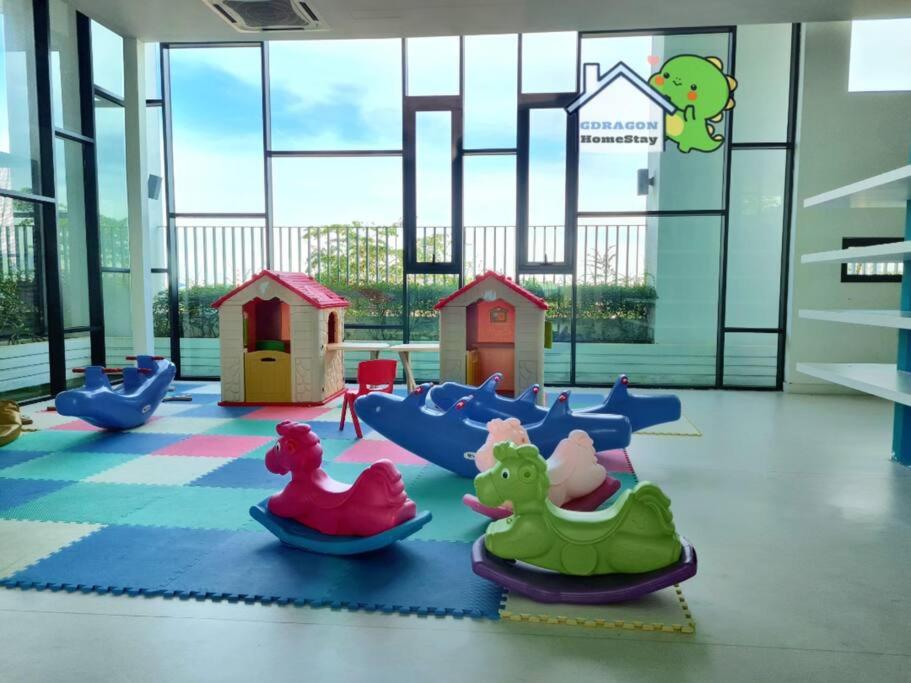 Mosaic Southkey 3BR near to mid-valley mega mall by Gdragon Homestay