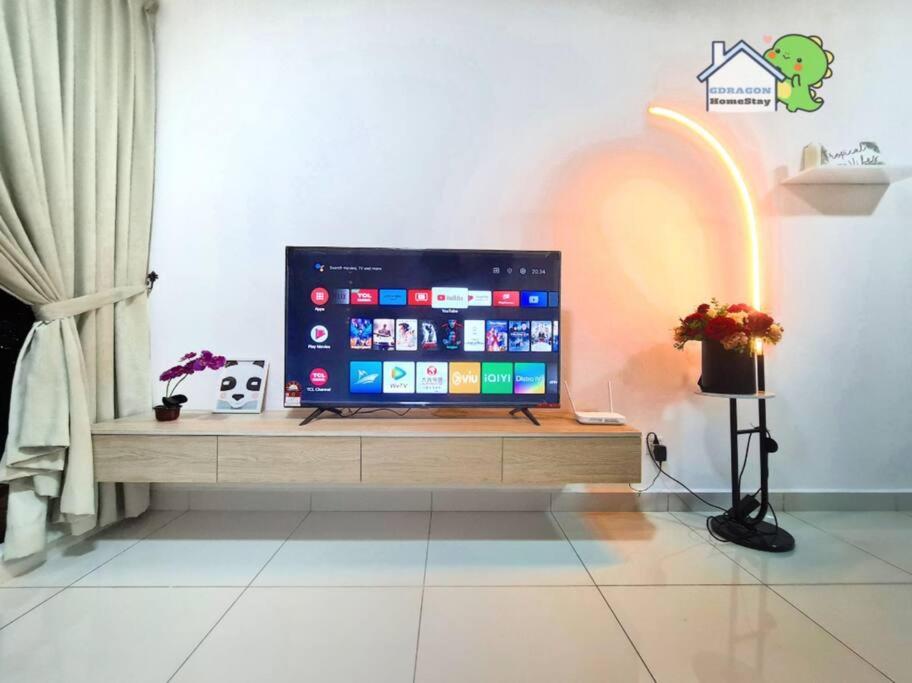 Mosaic Southkey 3BR near to mid-valley mega mall by Gdragon Homestay