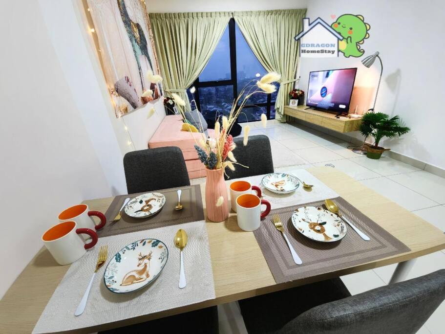 Mosaic Southkey 3BR near to mid-valley mega mall by Gdragon Homestay