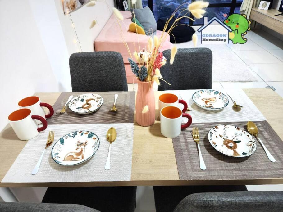 Mosaic Southkey 3BR near to mid-valley mega mall by Gdragon Homestay