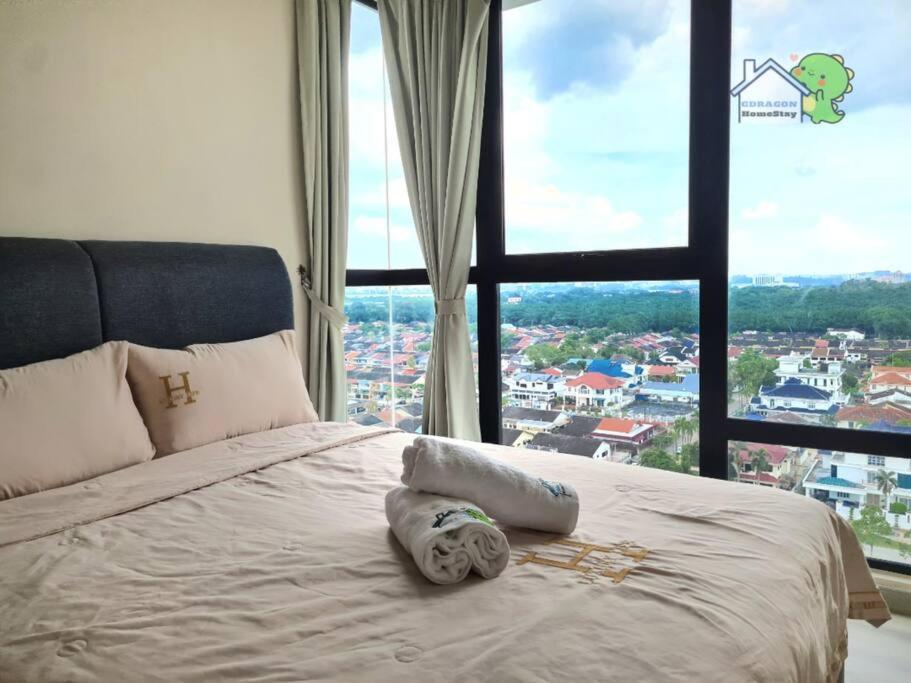 Mosaic Southkey 3BR near to mid-valley mega mall by Gdragon Homestay