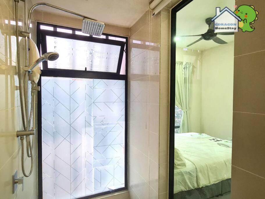 Mosaic Southkey 3BR near to mid-valley mega mall by Gdragon Homestay