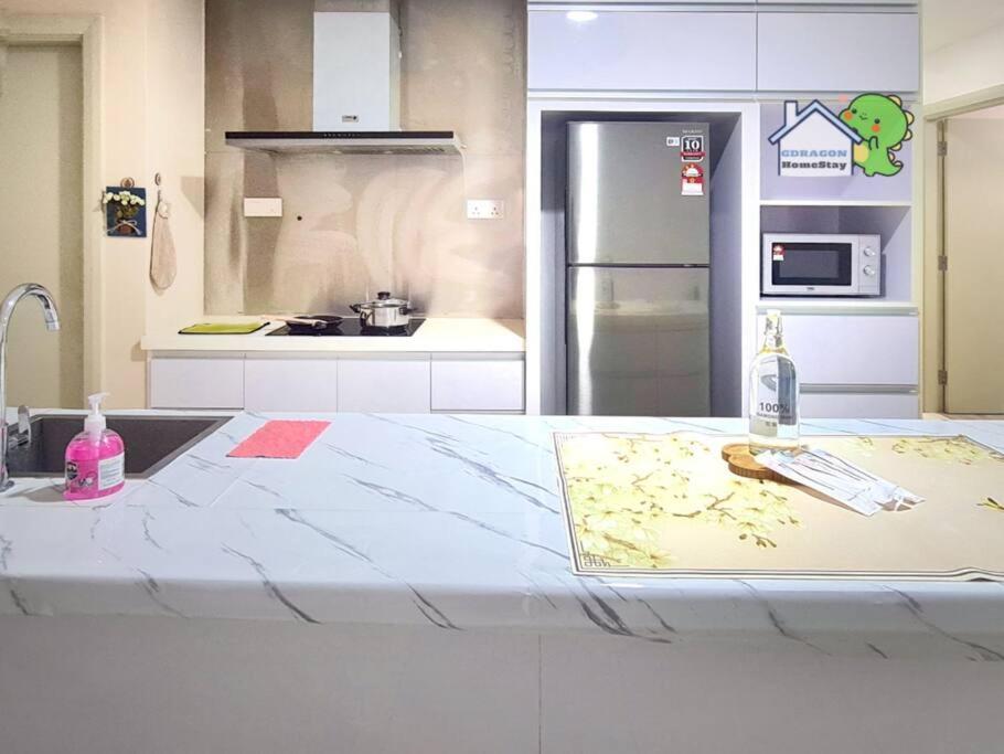 Mosaic Southkey 3BR near to mid-valley mega mall by Gdragon Homestay