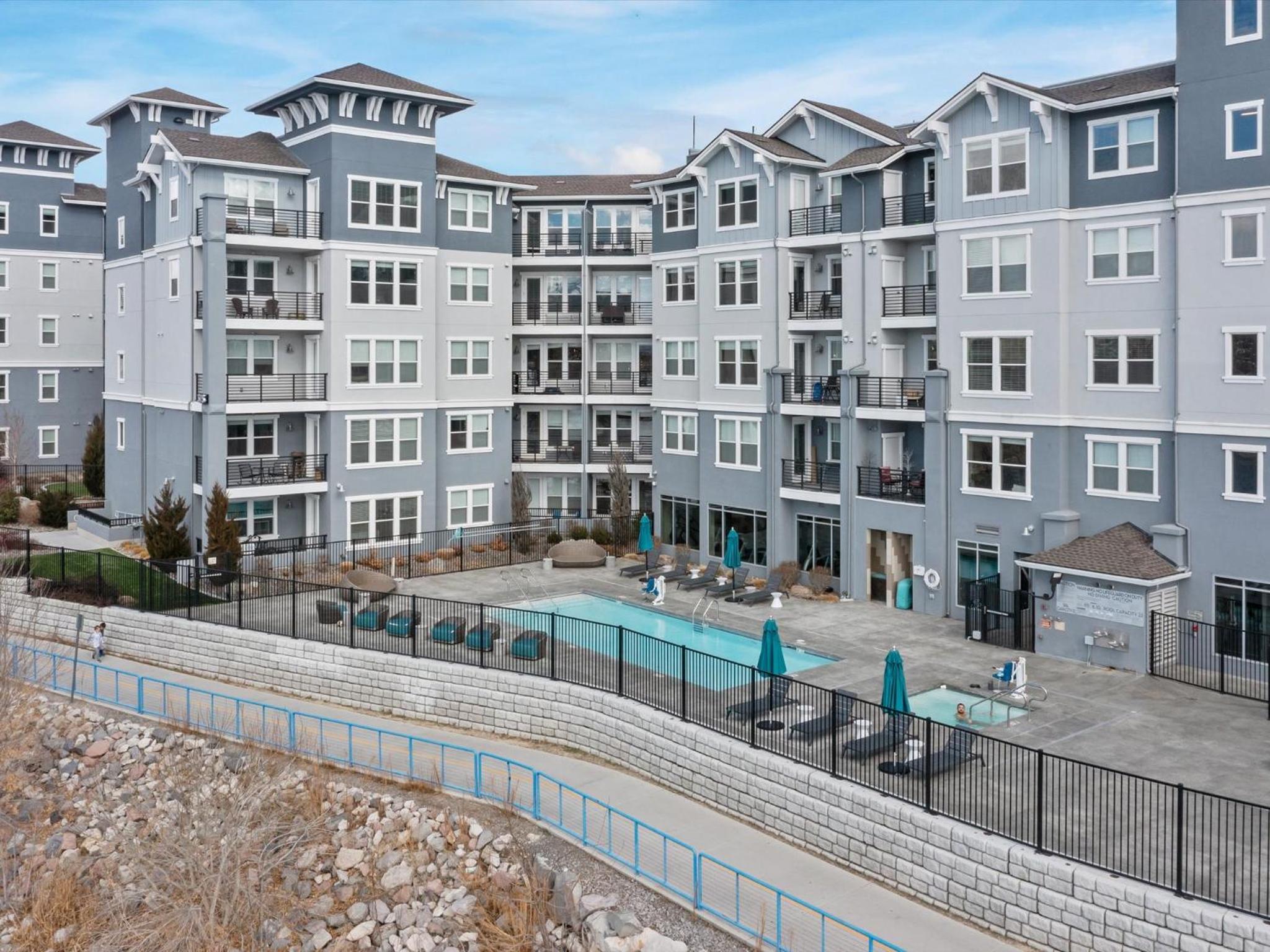 Exquisite Lakefront Condo view 4