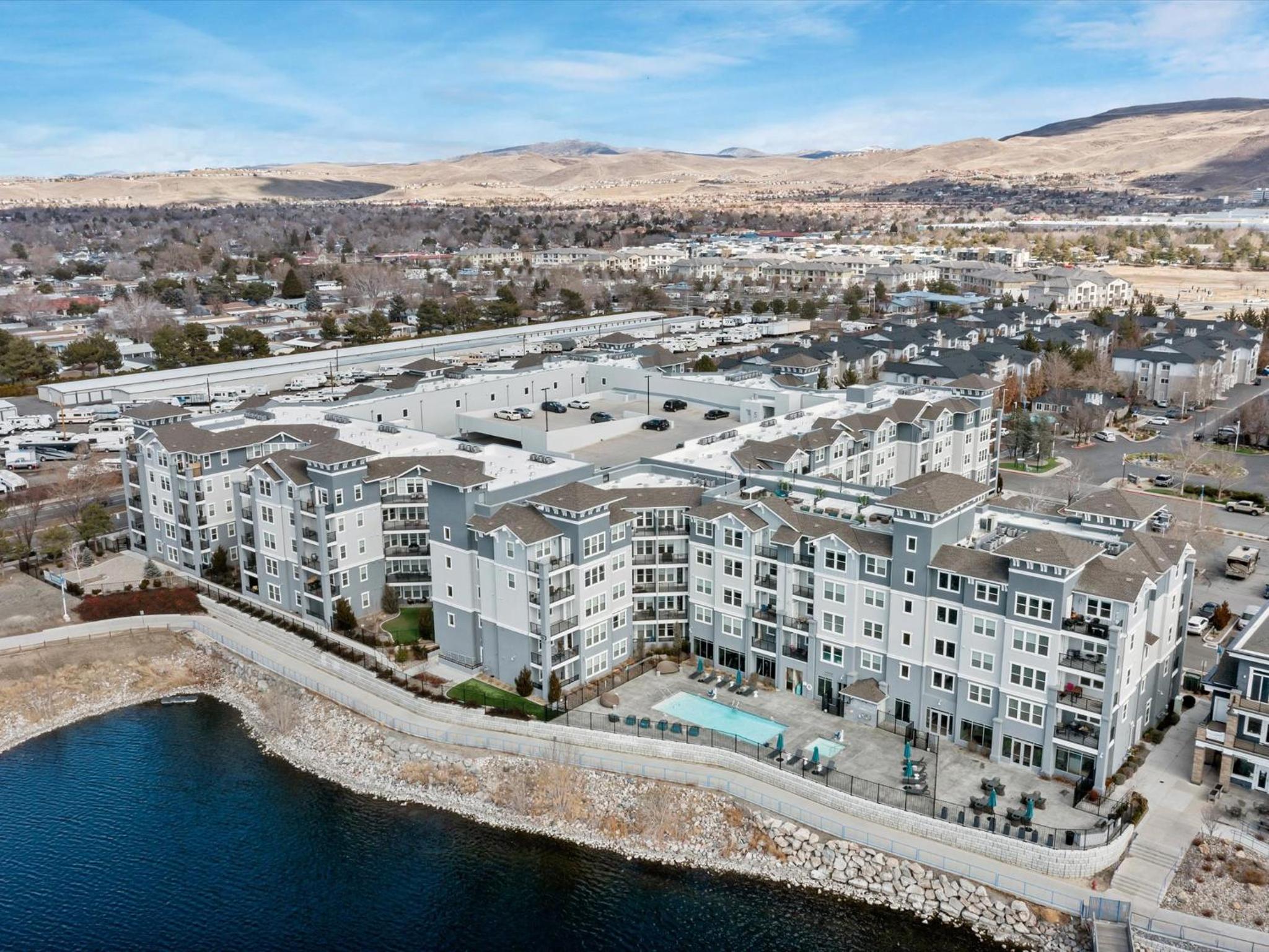 Exquisite Lakefront Condo view 3