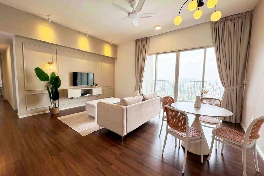 UNA Residence By Feel Home Malaysia opposite Sunway Velocity Mall