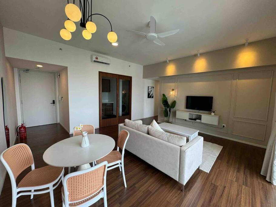 UNA Residence By Feel Home Malaysia opposite Sunway Velocity Mall