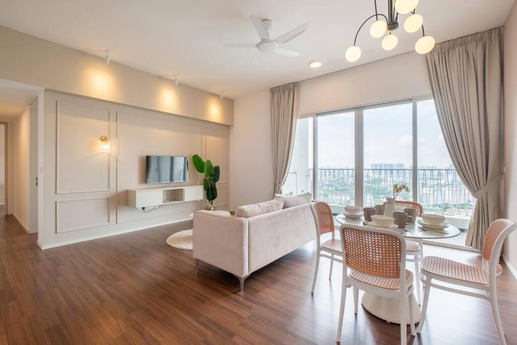 UNA Residence By Feel Home Malaysia opposite Sunway Velocity Mall