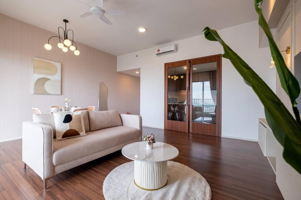 UNA Residence By Feel Home Malaysia opposite Sunway Velocity Mall