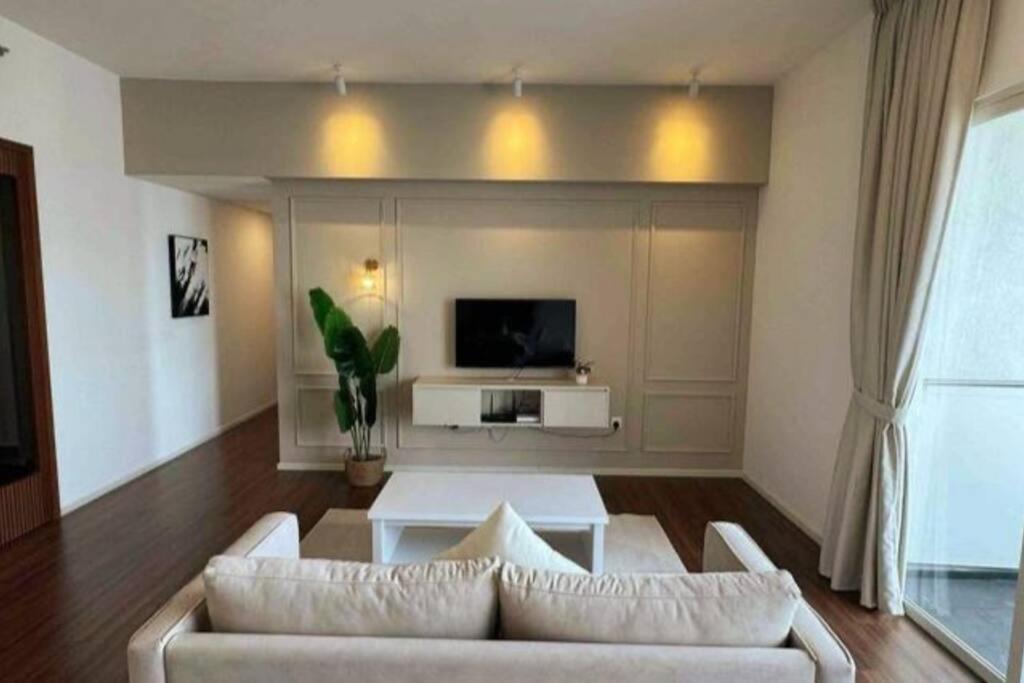 UNA Residence By Feel Home Malaysia opposite Sunway Velocity Mall
