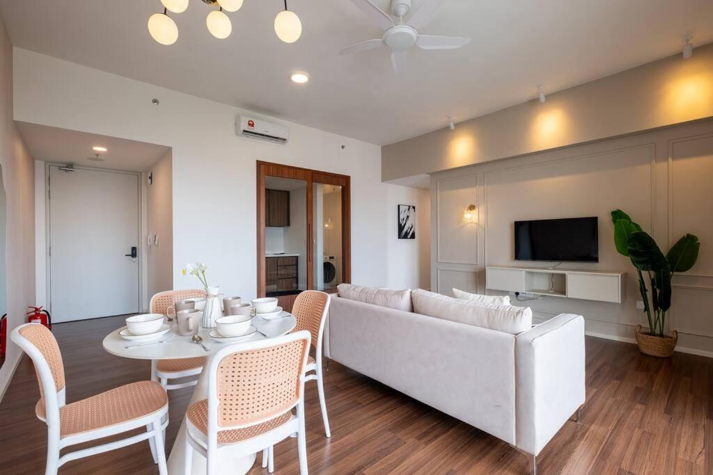UNA Residence By Feel Home Malaysia opposite Sunway Velocity Mall