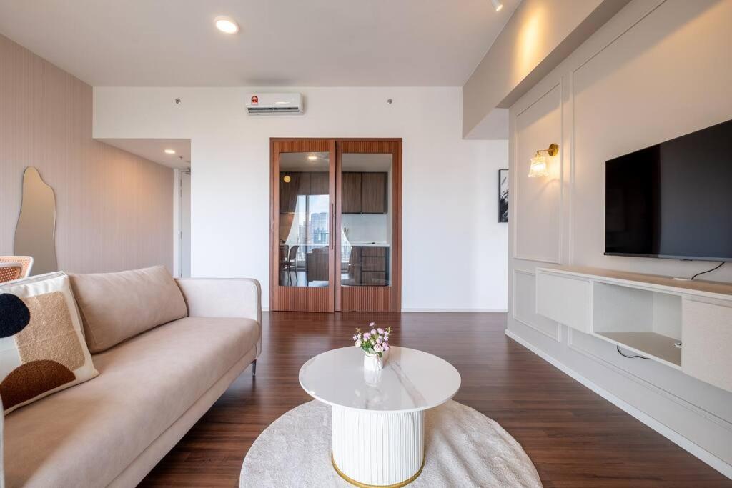UNA Residence By Feel Home Malaysia opposite Sunway Velocity Mall