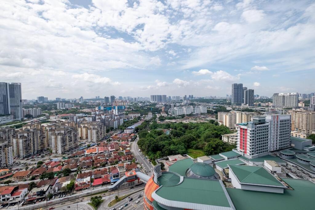 UNA Residence By Feel Home Malaysia opposite Sunway Velocity Mall