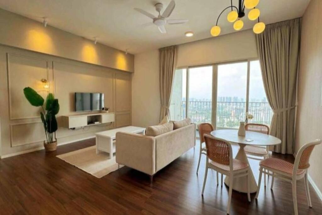 UNA Residence By Feel Home Malaysia opposite Sunway Velocity Mall