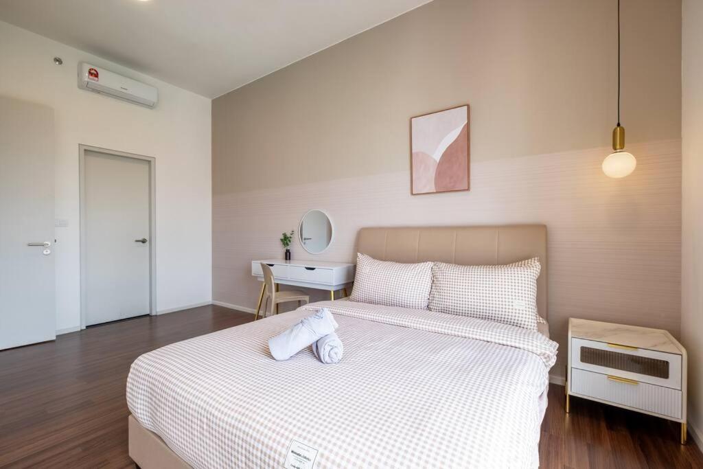UNA Residence By Feel Home Malaysia opposite Sunway Velocity Mall
