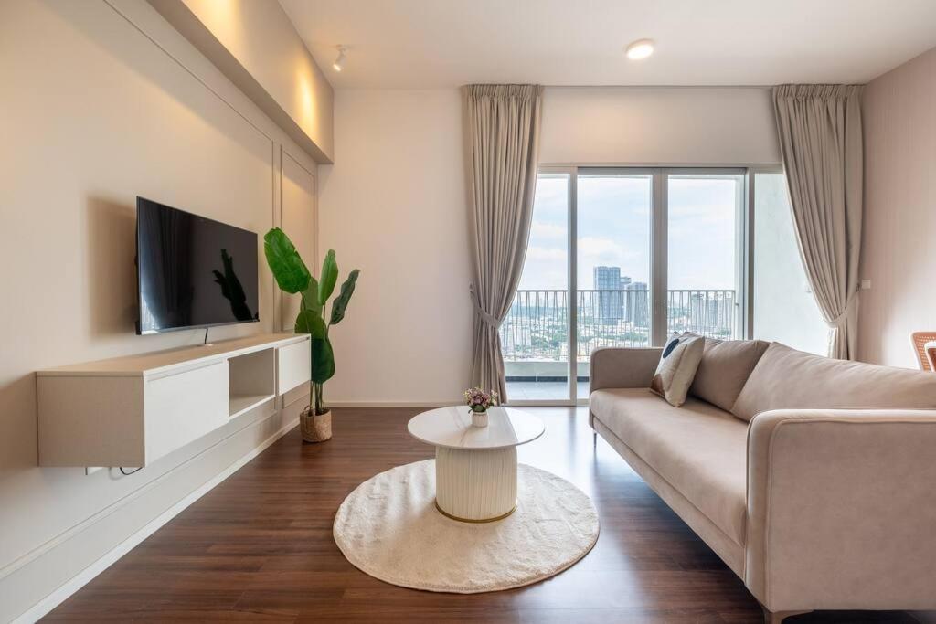 UNA Residence By Feel Home Malaysia opposite Sunway Velocity Mall